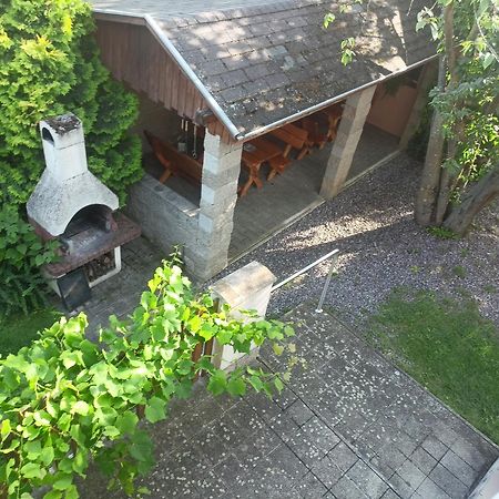Dom V Zahrade Hotel Podhájska Buitenkant foto