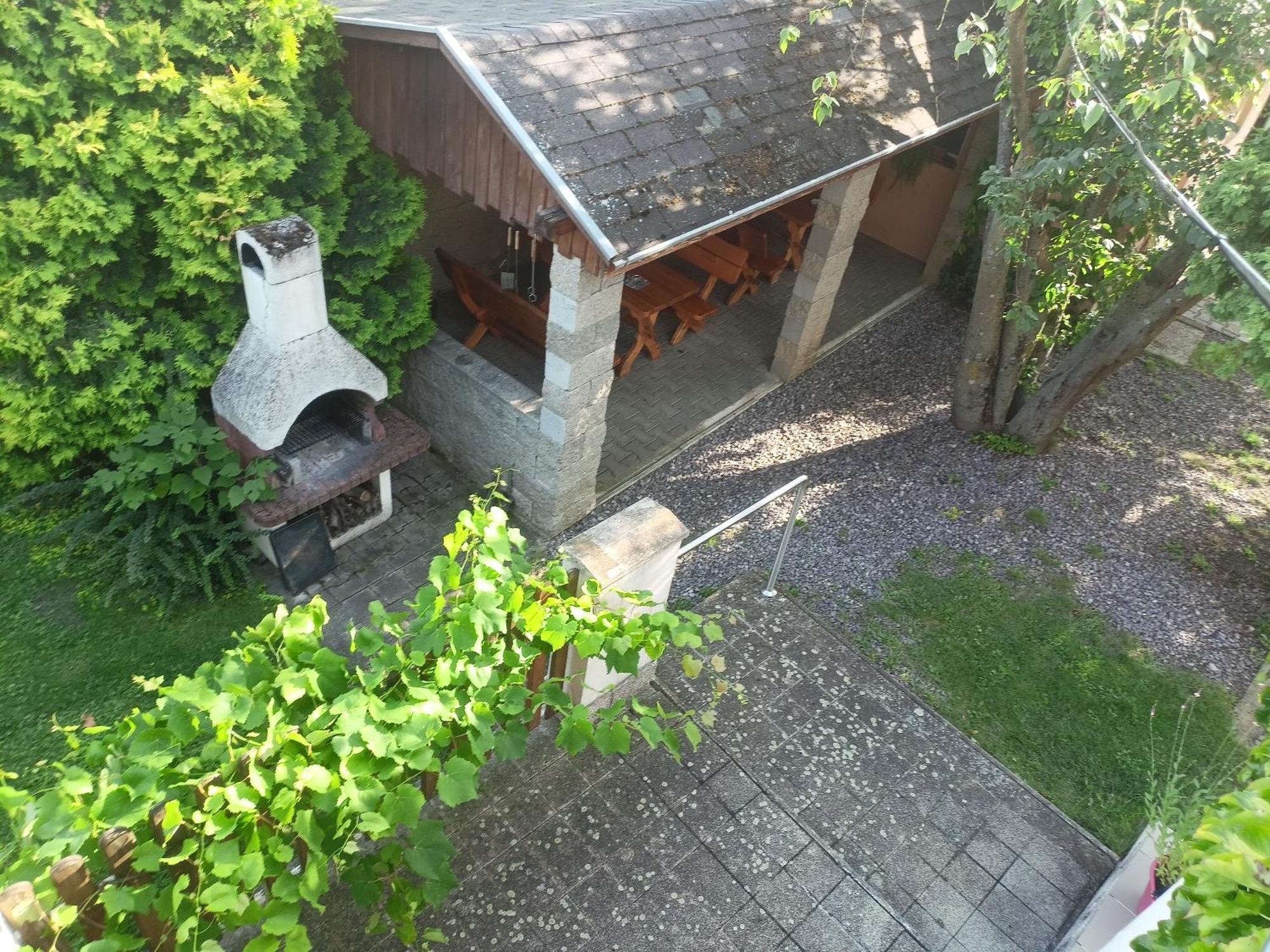 Dom V Zahrade Hotel Podhájska Buitenkant foto