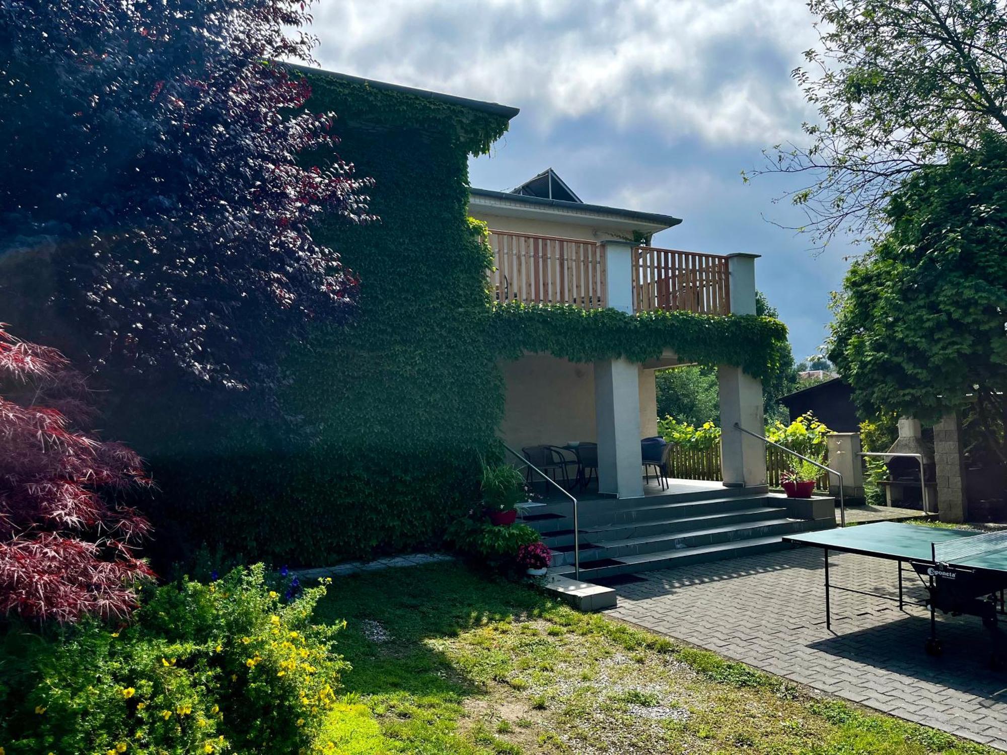 Dom V Zahrade Hotel Podhájska Buitenkant foto