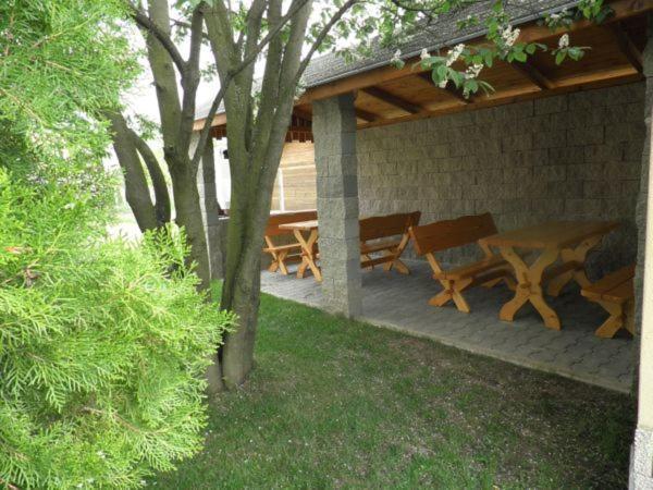 Dom V Zahrade Hotel Podhájska Buitenkant foto