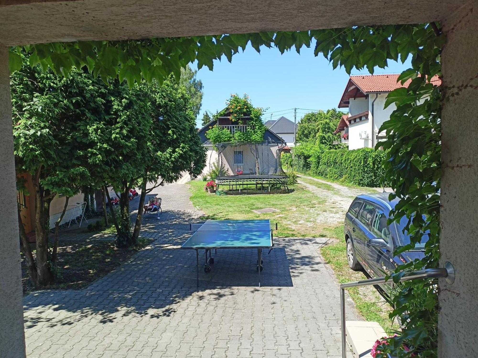 Dom V Zahrade Hotel Podhájska Buitenkant foto