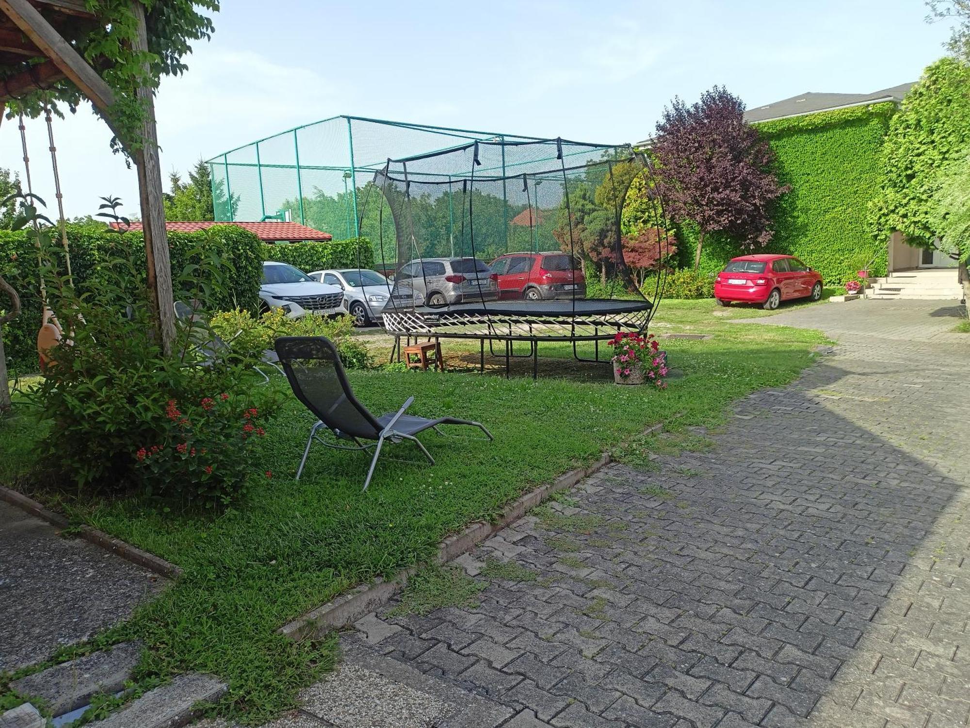 Dom V Zahrade Hotel Podhájska Buitenkant foto